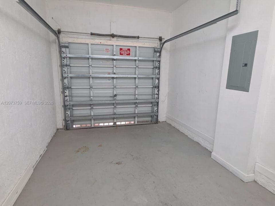 For Rent: $3,200 (3 beds, 2 baths, 1758 Square Feet)
