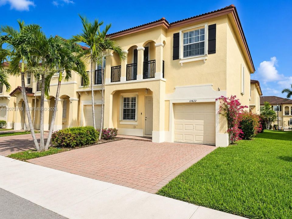 For Rent: $3,200 (3 beds, 2 baths, 1758 Square Feet)