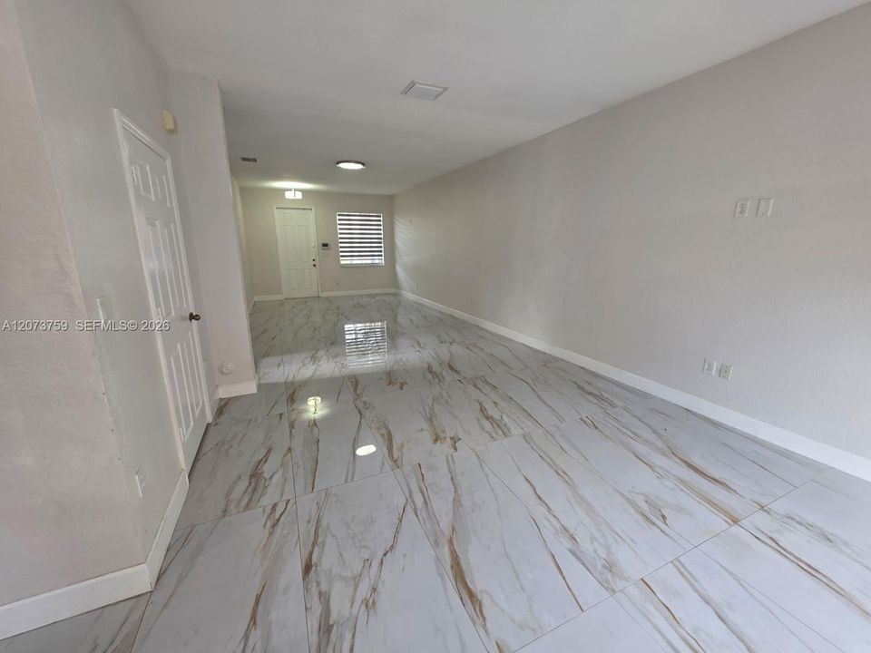 For Rent: $3,200 (3 beds, 2 baths, 1758 Square Feet)