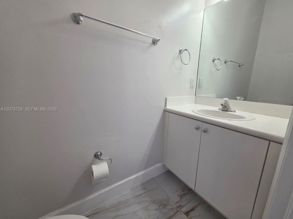 For Rent: $3,200 (3 beds, 2 baths, 1758 Square Feet)