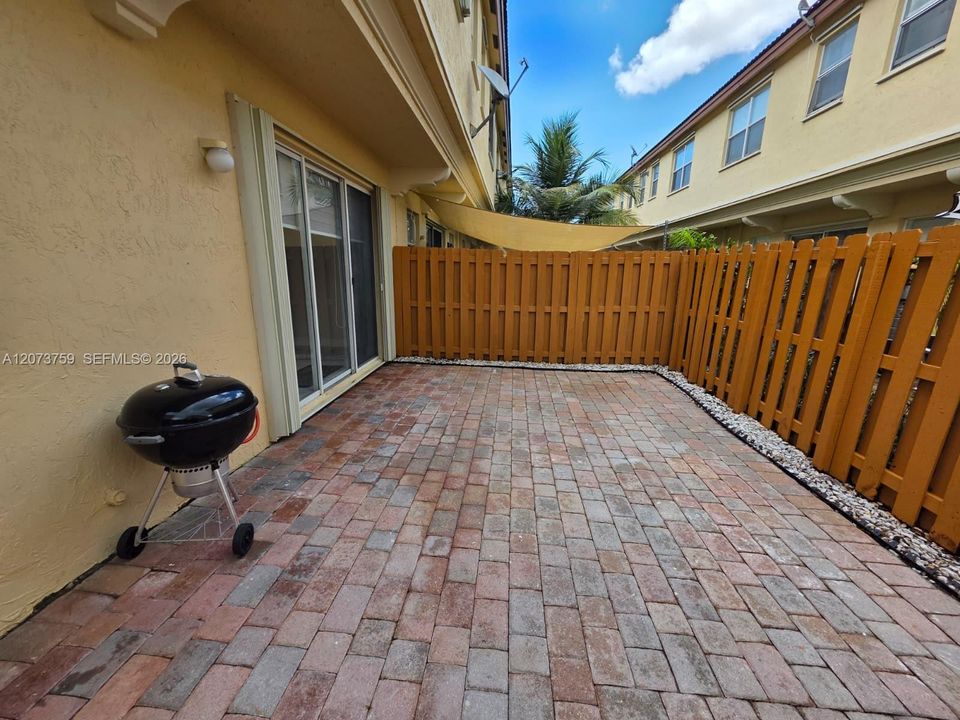 For Rent: $3,200 (3 beds, 2 baths, 1758 Square Feet)