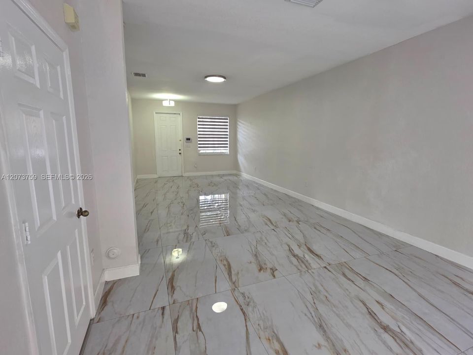 For Rent: $3,200 (3 beds, 2 baths, 1758 Square Feet)