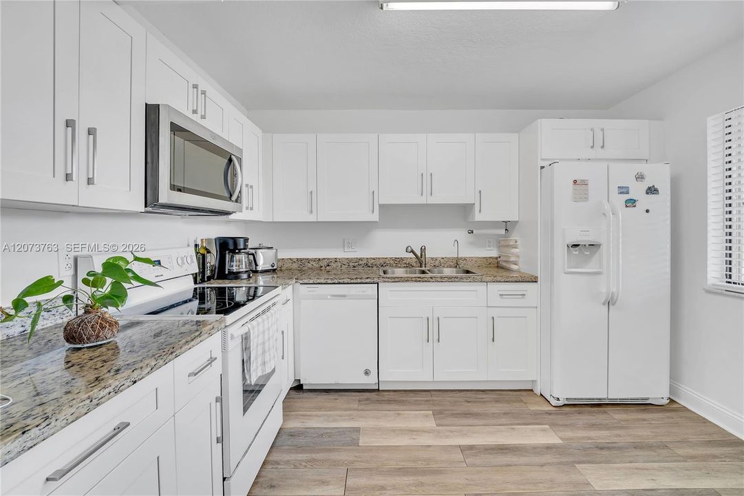 For Sale: $340,000 (2 beds, 2 baths, 1231 Square Feet)