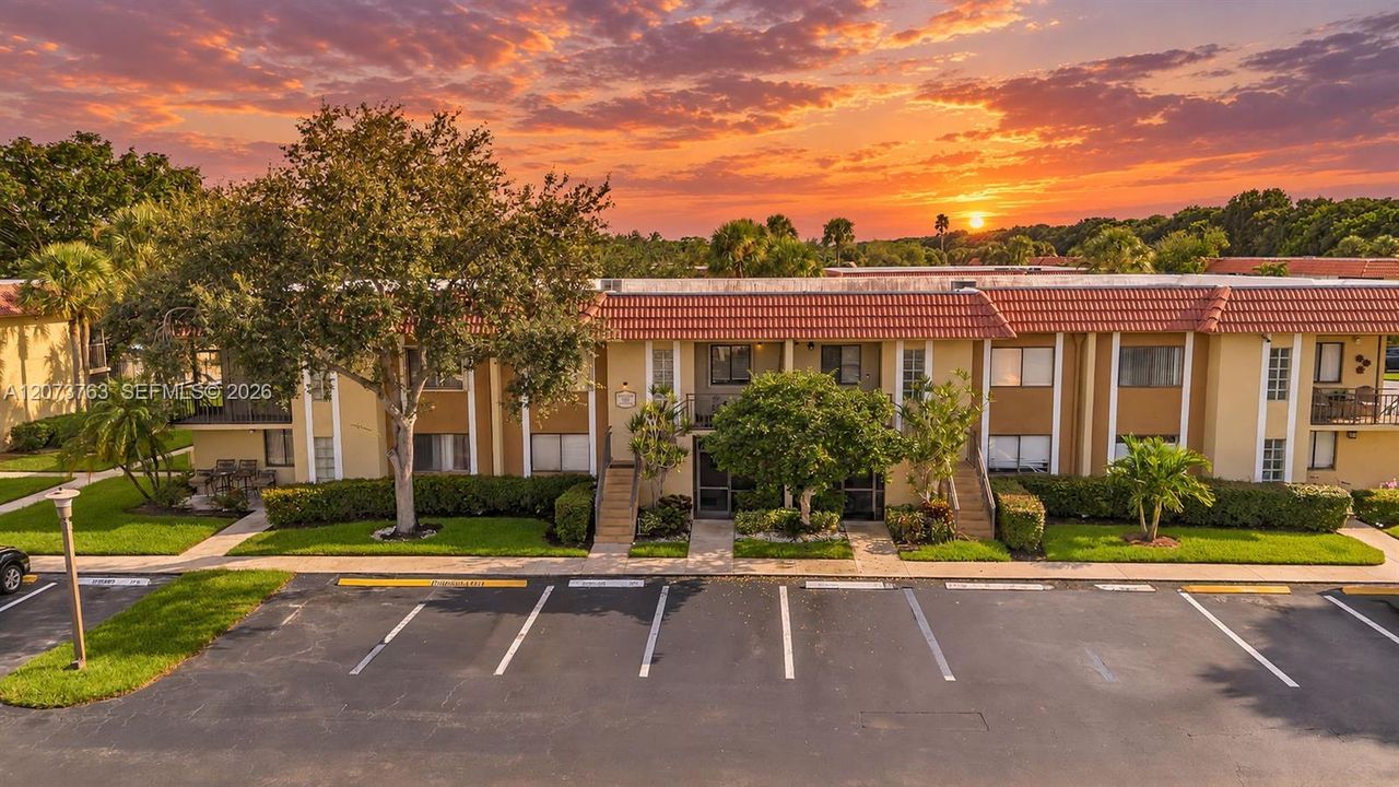 For Sale: $340,000 (2 beds, 2 baths, 1231 Square Feet)
