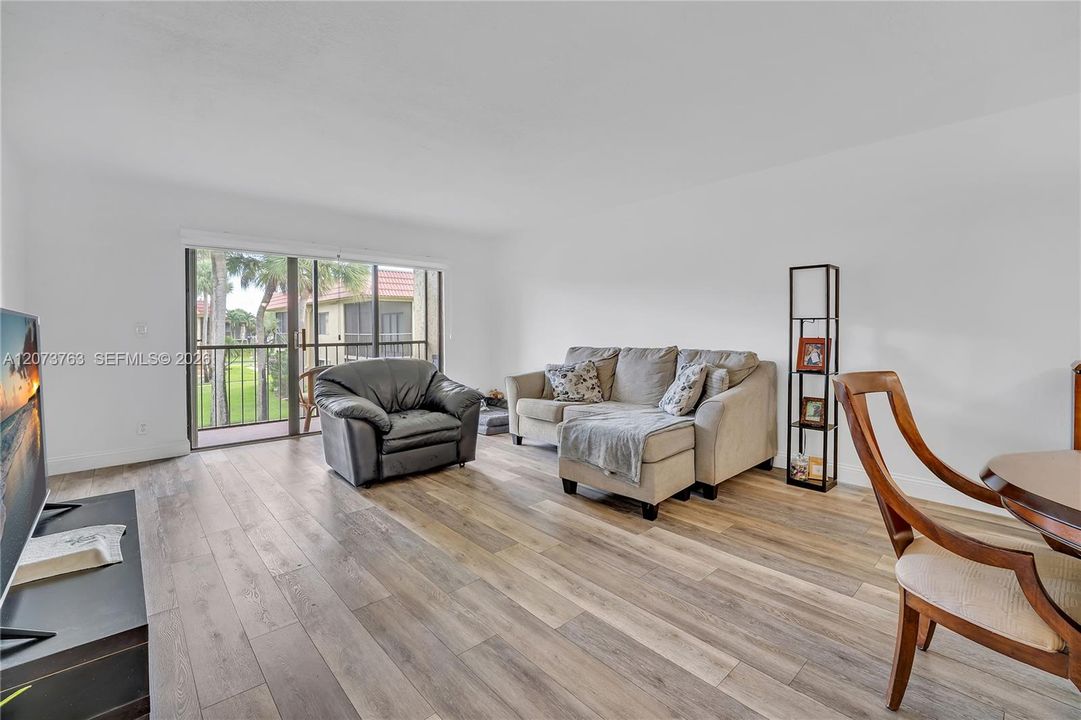 For Sale: $340,000 (2 beds, 2 baths, 1231 Square Feet)