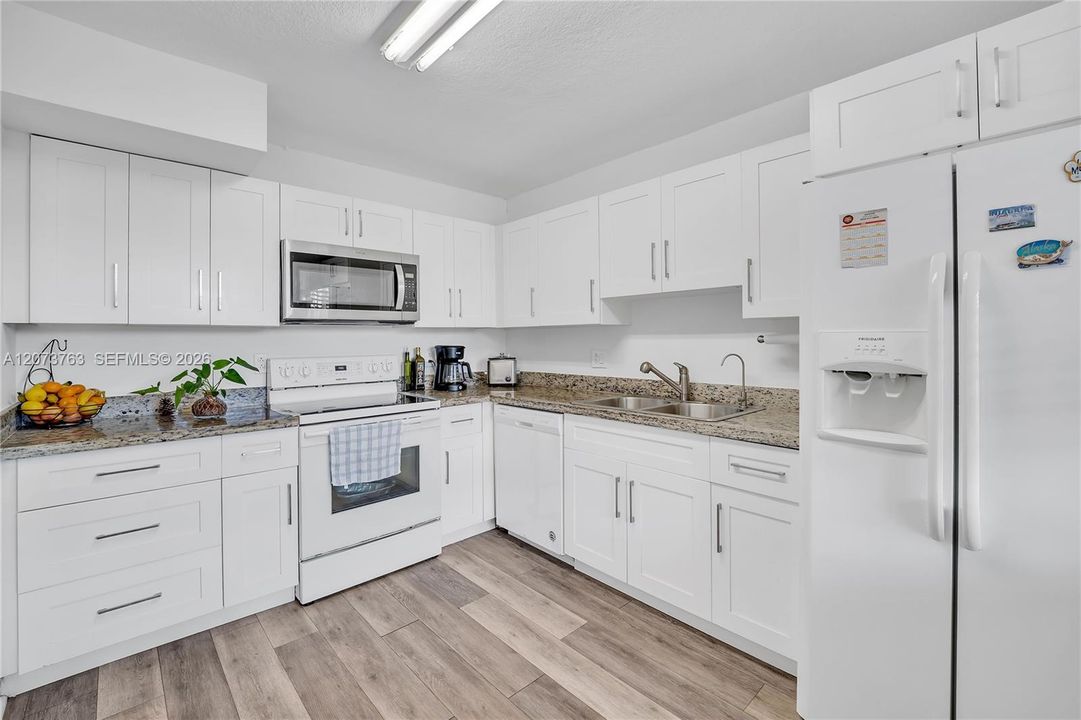 For Sale: $340,000 (2 beds, 2 baths, 1231 Square Feet)
