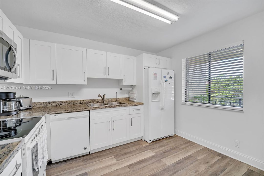 For Sale: $340,000 (2 beds, 2 baths, 1231 Square Feet)