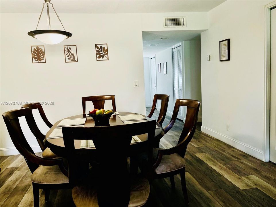 For Sale: $340,000 (2 beds, 2 baths, 1231 Square Feet)