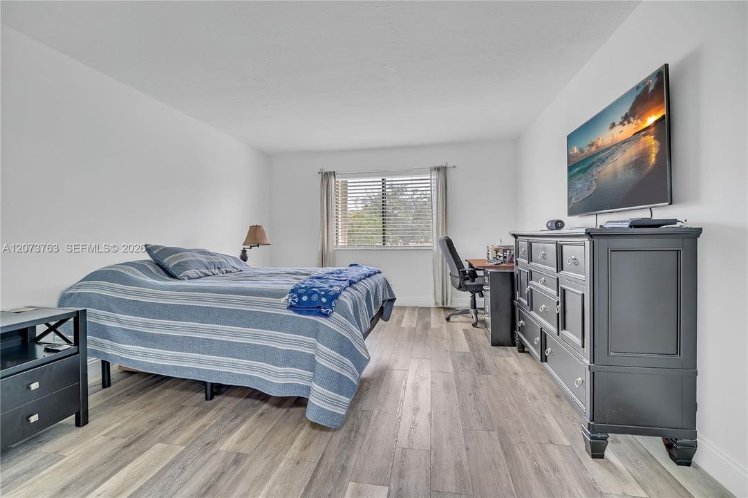 For Sale: $340,000 (2 beds, 2 baths, 1231 Square Feet)