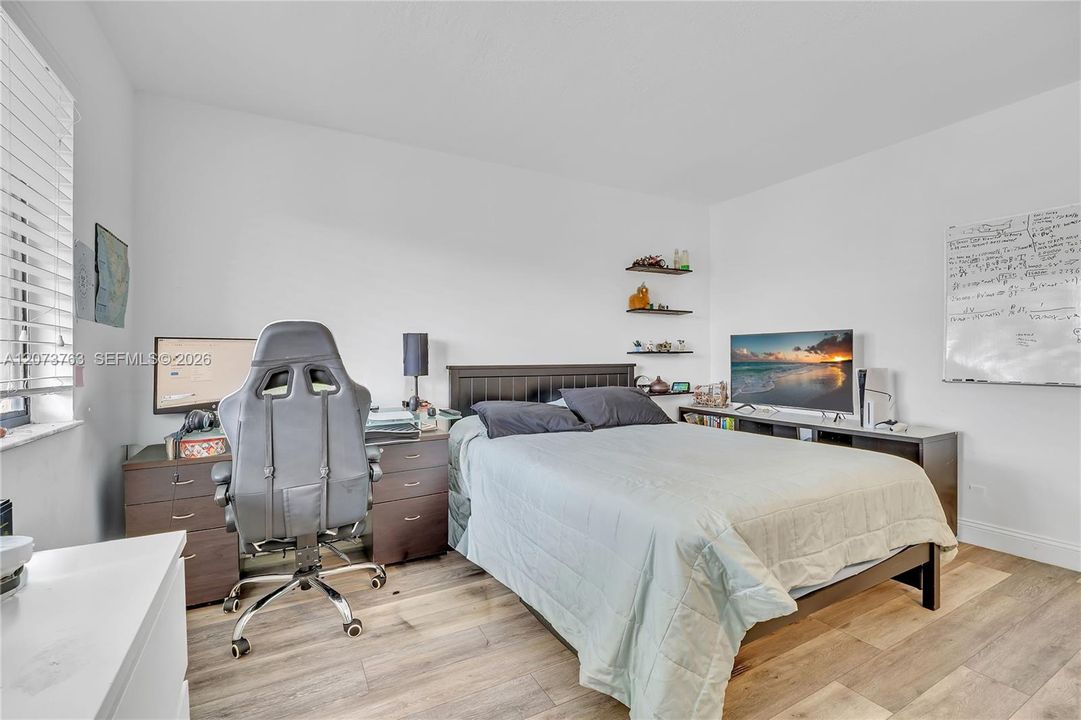 For Sale: $340,000 (2 beds, 2 baths, 1231 Square Feet)