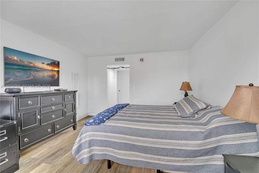 For Sale: $340,000 (2 beds, 2 baths, 1231 Square Feet)