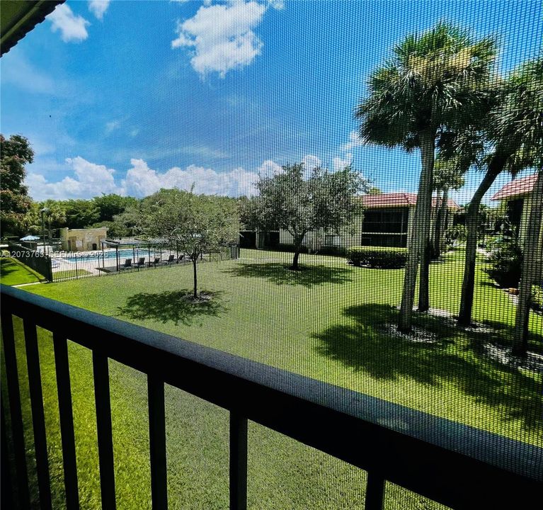 For Sale: $340,000 (2 beds, 2 baths, 1231 Square Feet)
