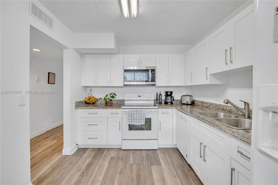 For Sale: $340,000 (2 beds, 2 baths, 1231 Square Feet)
