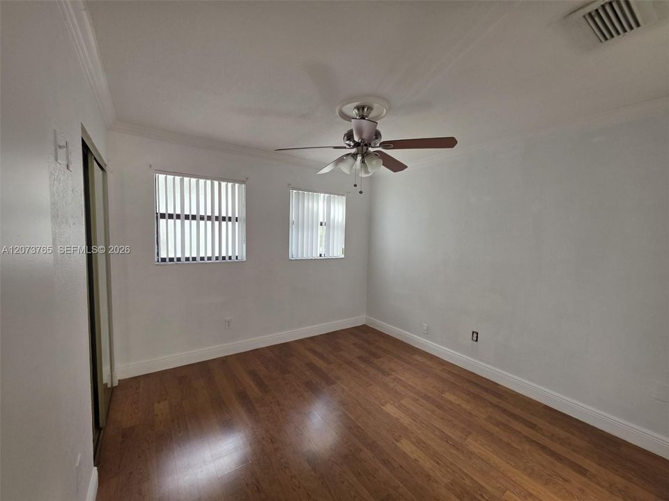 For Rent: $2,150 (2 beds, 1 baths, 905 Square Feet)