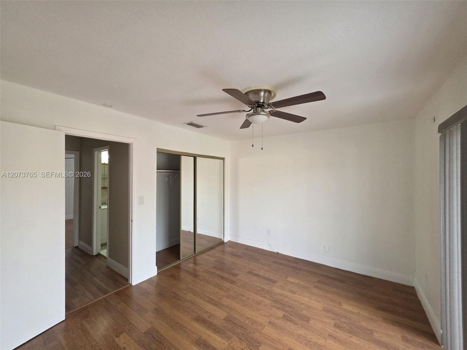 For Rent: $2,150 (2 beds, 1 baths, 905 Square Feet)