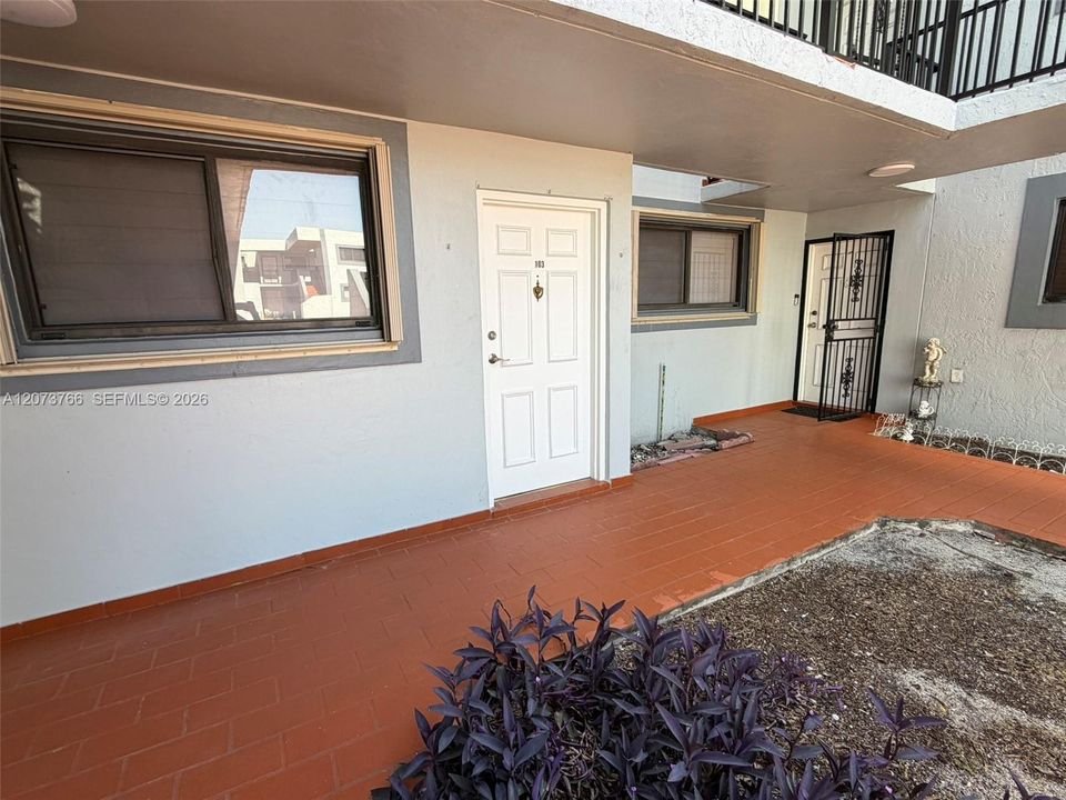 For Rent: $2,650 (2 beds, 2 baths, 888 Square Feet)