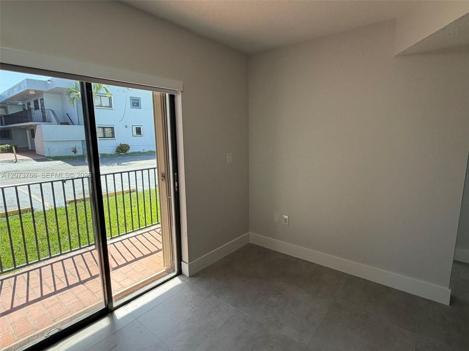 For Rent: $2,650 (2 beds, 2 baths, 888 Square Feet)