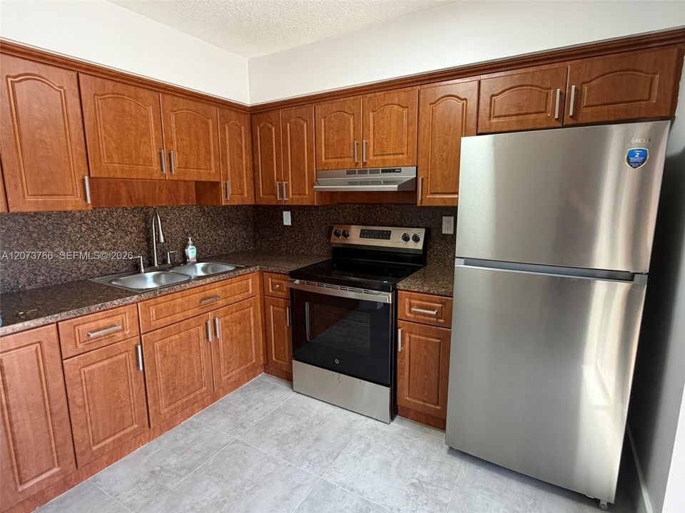 For Rent: $2,650 (2 beds, 2 baths, 888 Square Feet)
