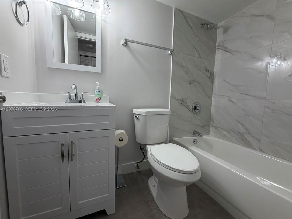 For Rent: $2,650 (2 beds, 2 baths, 888 Square Feet)