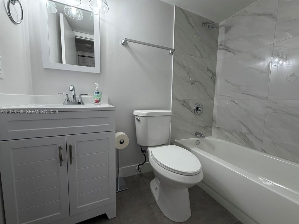For Rent: $2,650 (2 beds, 2 baths, 888 Square Feet)