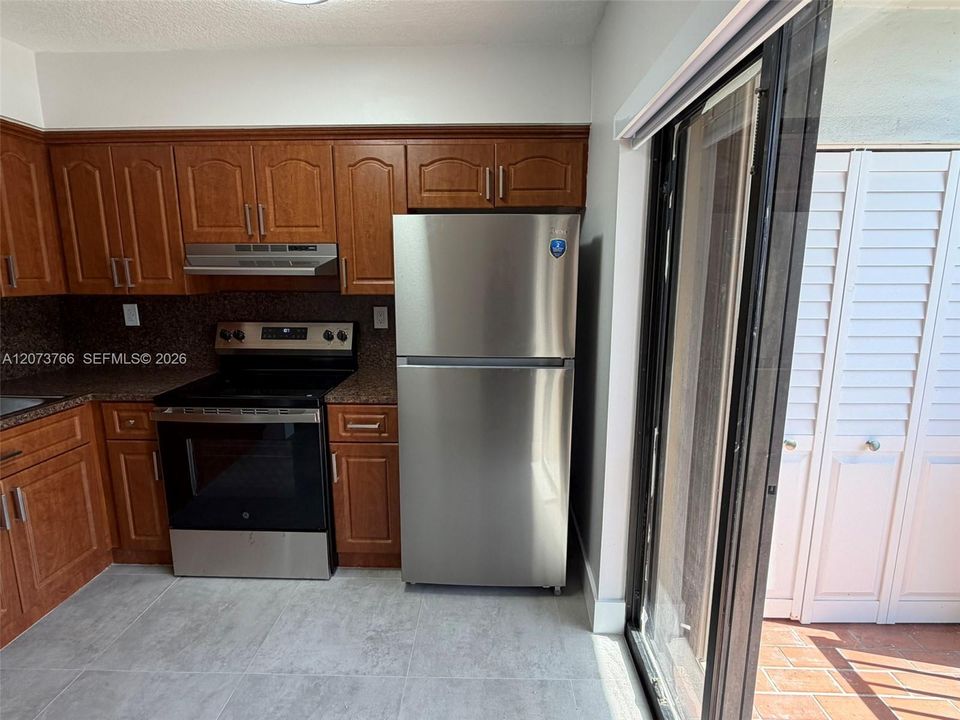 For Rent: $2,650 (2 beds, 2 baths, 888 Square Feet)