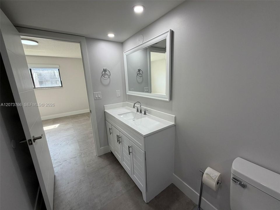 For Rent: $2,650 (2 beds, 2 baths, 888 Square Feet)