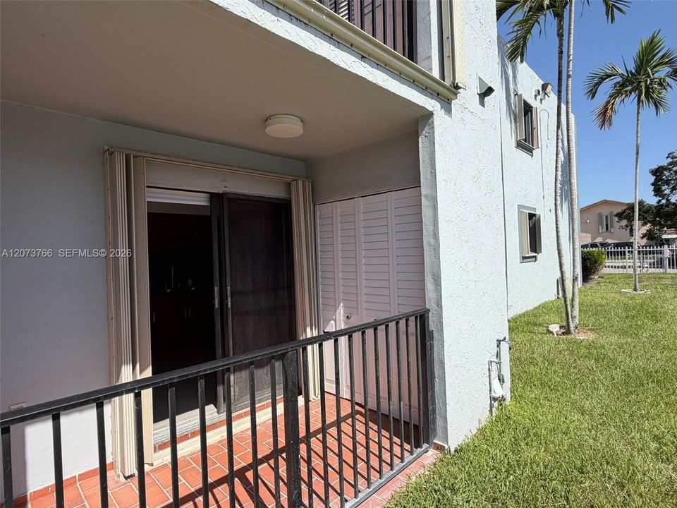 For Rent: $2,650 (2 beds, 2 baths, 888 Square Feet)