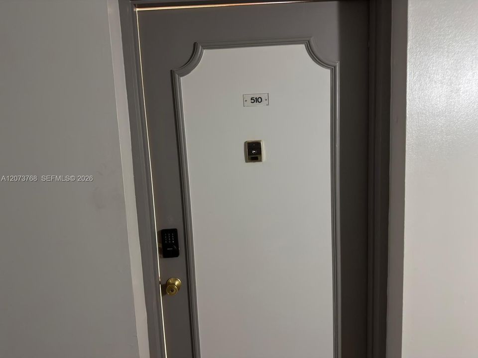 For Rent: $1,650 (1 beds, 1 baths, 928 Square Feet)
