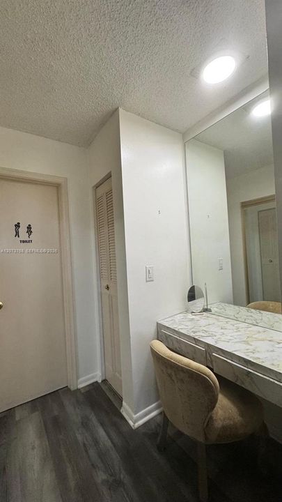 For Rent: $1,650 (1 beds, 1 baths, 928 Square Feet)