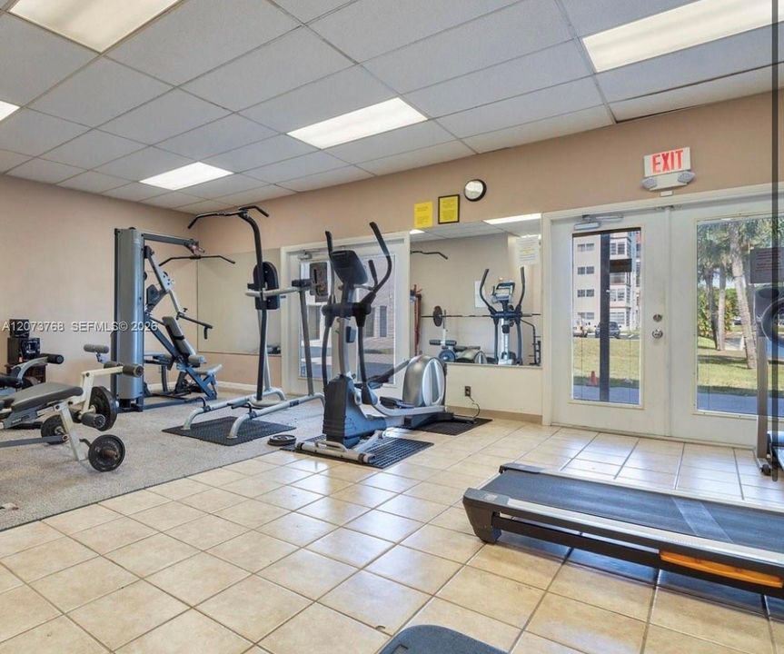 For Rent: $1,650 (1 beds, 1 baths, 928 Square Feet)