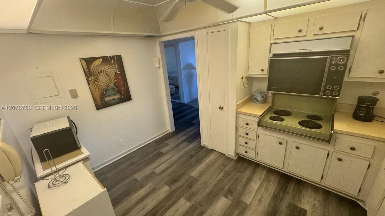 For Rent: $1,650 (1 beds, 1 baths, 928 Square Feet)