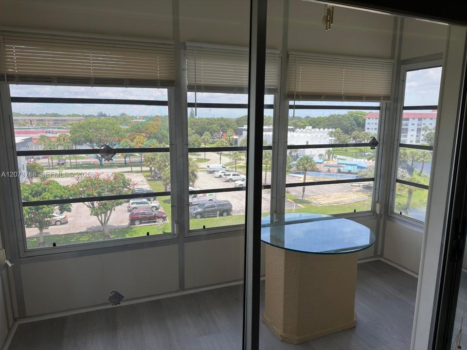 For Rent: $1,650 (1 beds, 1 baths, 928 Square Feet)