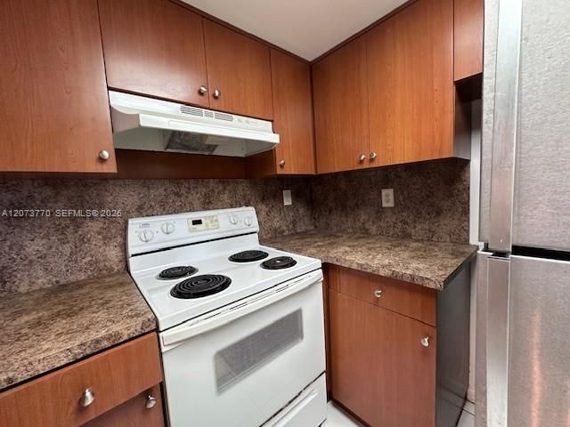 For Rent: $2,200 (2 beds, 2 baths, 910 Square Feet)