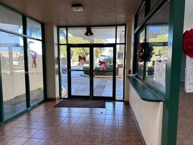 For Rent: $2,200 (2 beds, 2 baths, 910 Square Feet)