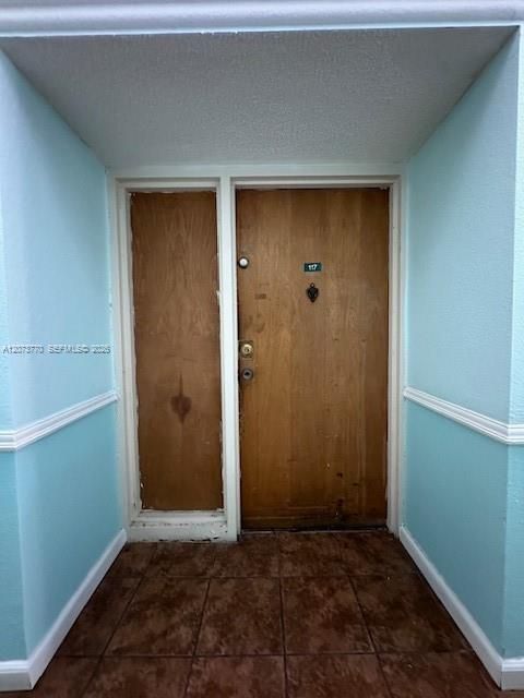 For Rent: $2,200 (2 beds, 2 baths, 910 Square Feet)
