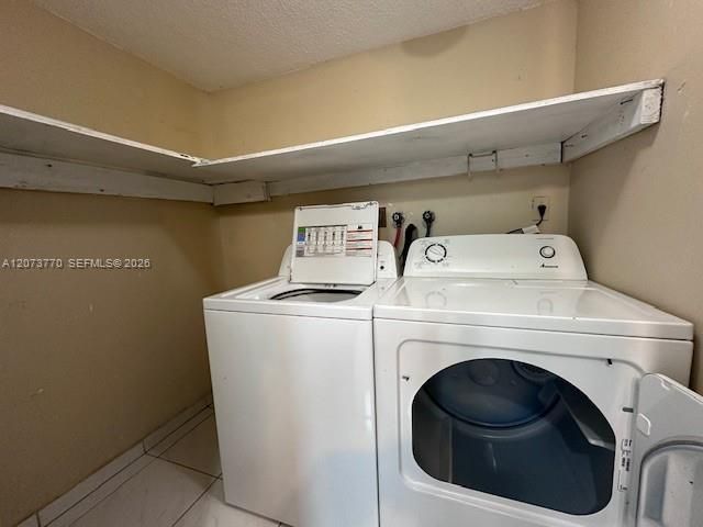 For Rent: $2,200 (2 beds, 2 baths, 910 Square Feet)