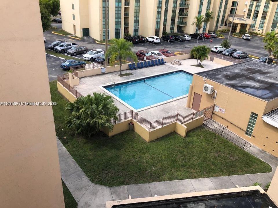 For Rent: $2,200 (2 beds, 2 baths, 910 Square Feet)