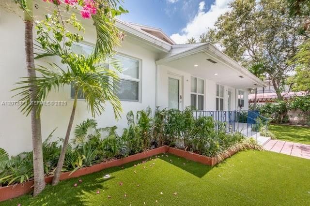 For Rent: $1,600 (0 beds, 1 baths, 5184 Square Feet)