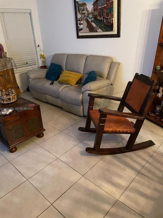 For Rent: $2,200 (2 beds, 2 baths, 1208 Square Feet)