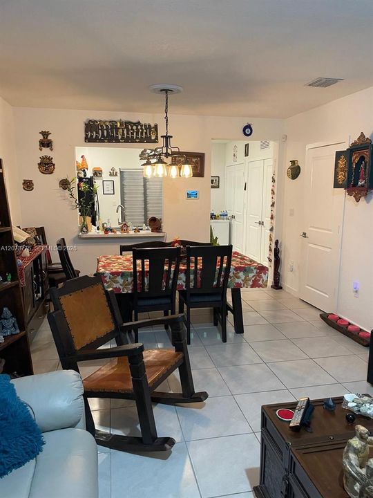 For Rent: $2,200 (2 beds, 2 baths, 1208 Square Feet)