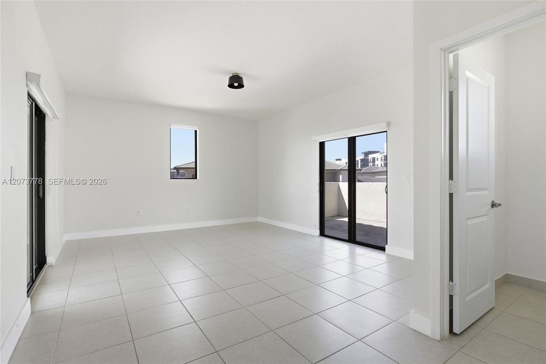 For Rent: $4,650 (3 beds, 2 baths, 1979 Square Feet)