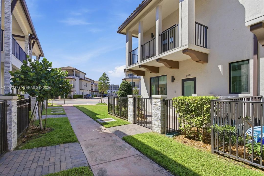 For Rent: $4,650 (3 beds, 2 baths, 1979 Square Feet)