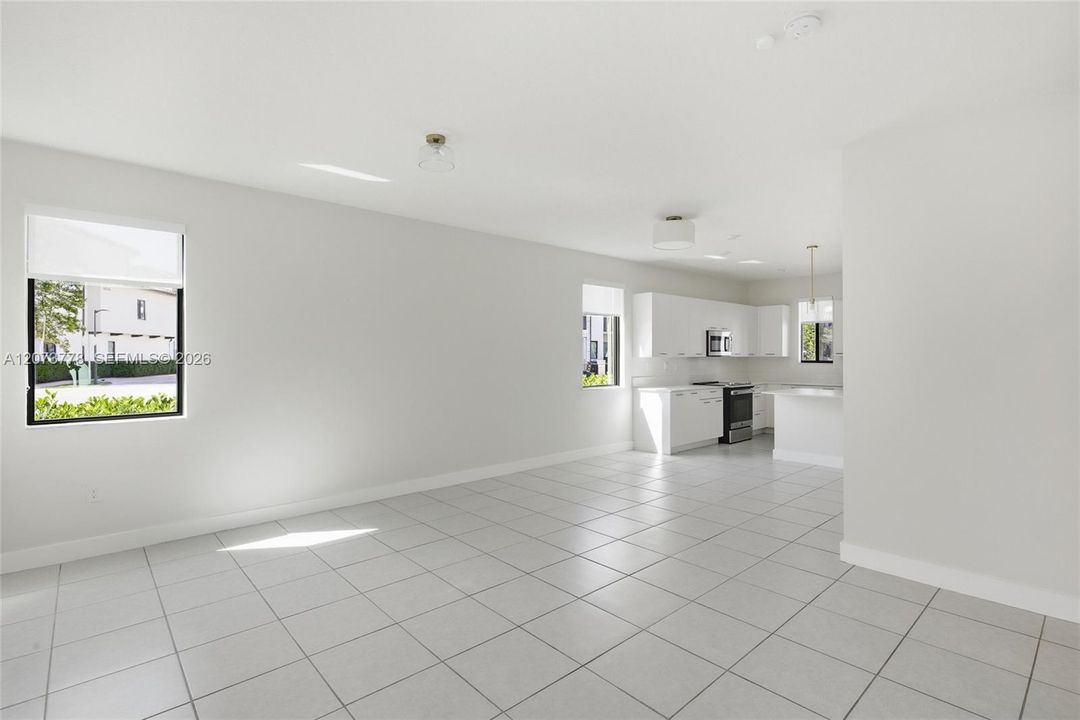 For Rent: $4,650 (3 beds, 2 baths, 1979 Square Feet)