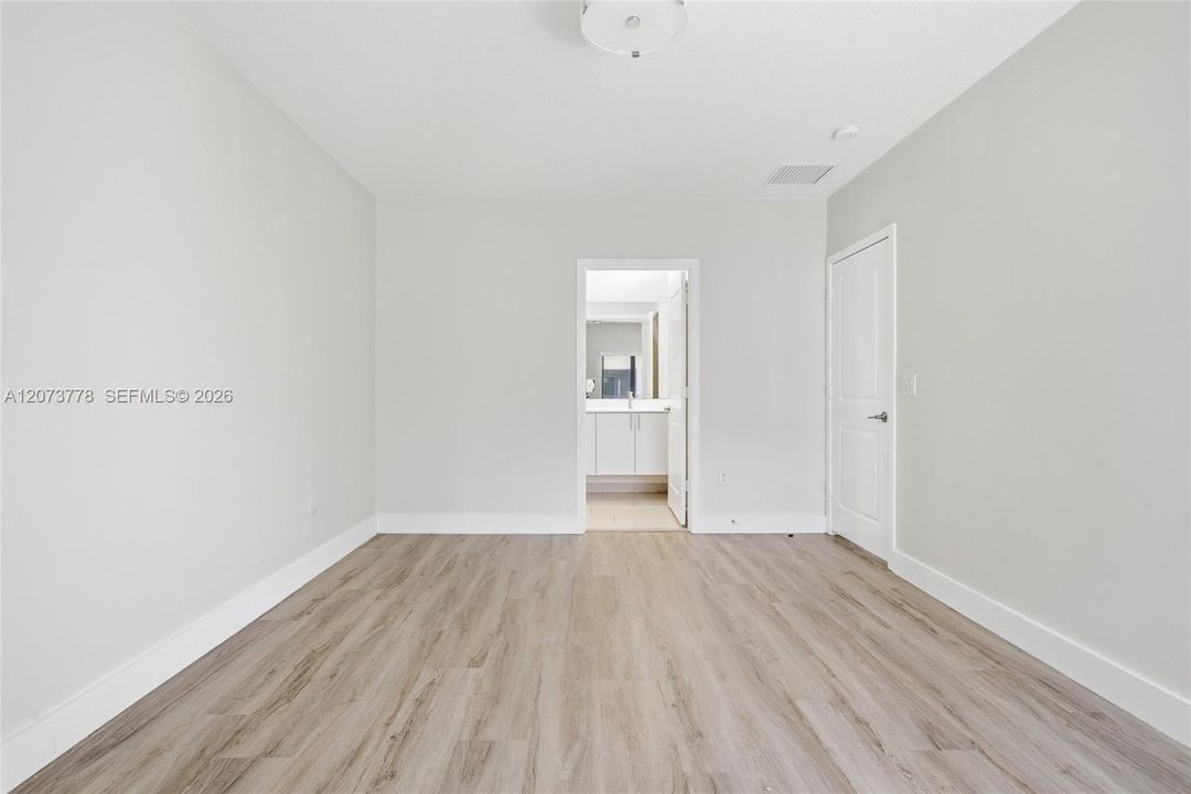 For Rent: $4,650 (3 beds, 2 baths, 1979 Square Feet)