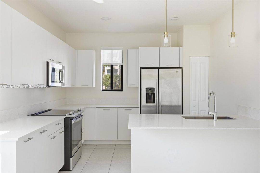 For Rent: $4,650 (3 beds, 2 baths, 1979 Square Feet)