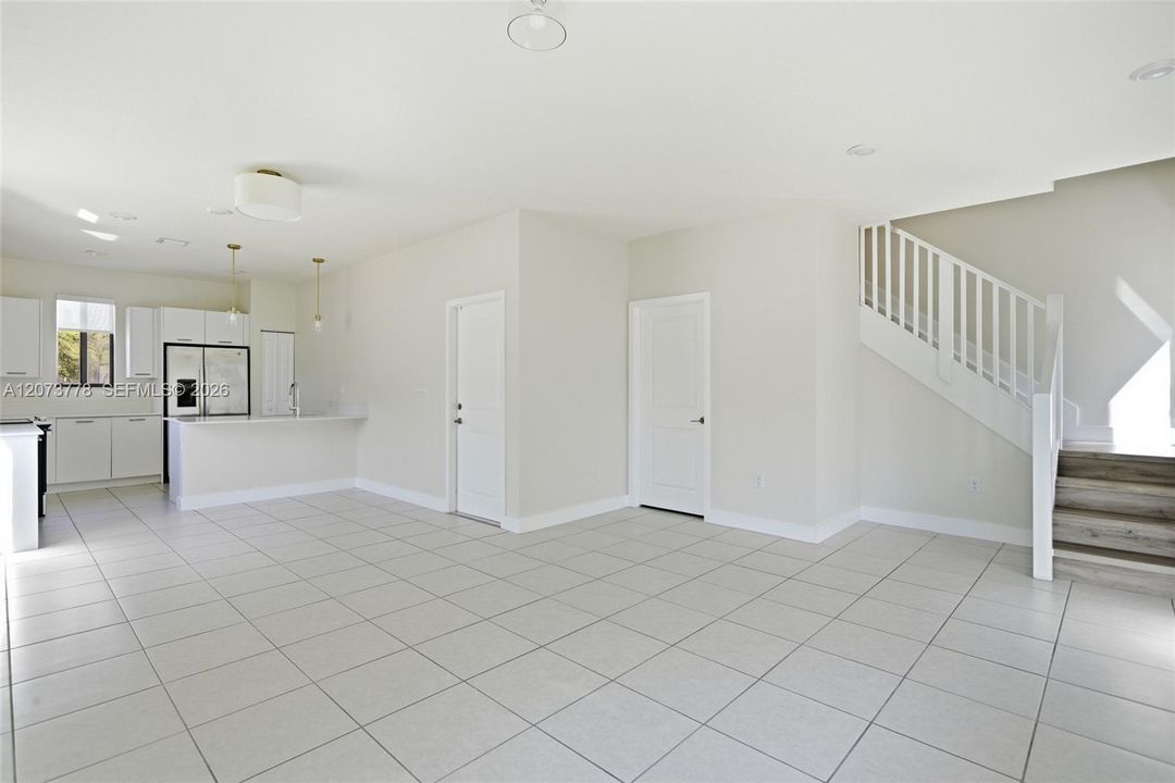 For Rent: $4,650 (3 beds, 2 baths, 1979 Square Feet)