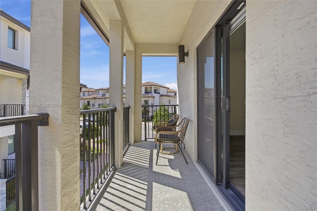 For Rent: $4,650 (3 beds, 2 baths, 1979 Square Feet)