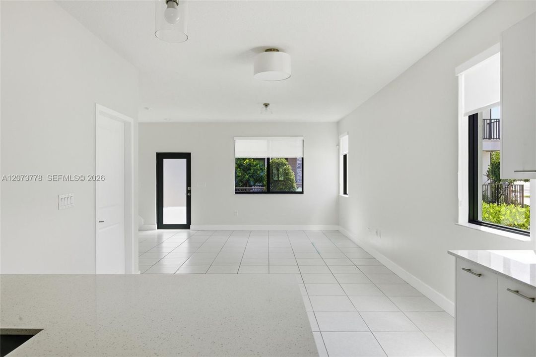 For Rent: $4,650 (3 beds, 2 baths, 1979 Square Feet)