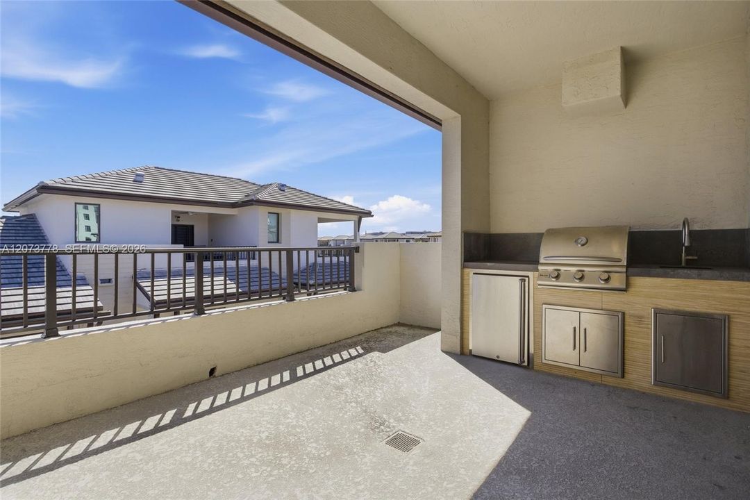 For Rent: $4,650 (3 beds, 2 baths, 1979 Square Feet)