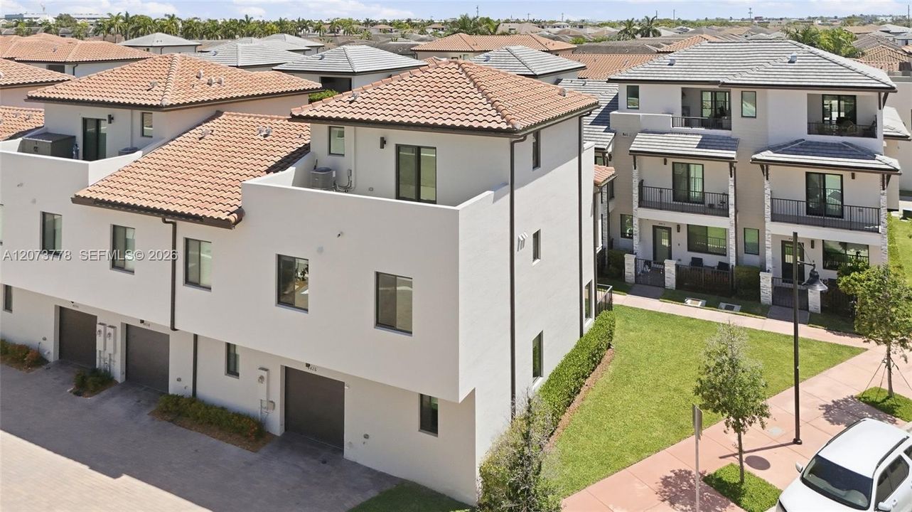 For Rent: $4,650 (3 beds, 2 baths, 1979 Square Feet)